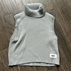 KROST Women's Roll Neck Vest In Grey